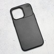 Zastitna futrola Defender Carbon - iPhone 13 Pro crna.