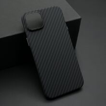 Zastitna futrola CARBON STRIPES - iPhone 15 Plus crna (MS).
