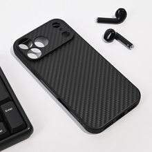 Zastitna futrola Carbon fiber - iPhone 17 Pro Max 6.9 crna.