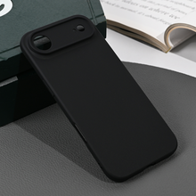 Zastitna silikonska futrola Skin - iPhone 17 Air mat crna.