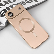 Zastitna futrola Magsafe Chrome - iPhone 17 Air 6.9 zlatna.