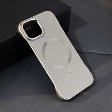 Zastitna futrola Magsafe Carbon - iPhone 15 6.1 siva.