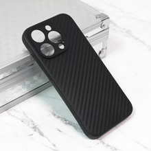 Zastitna futrola Carbon fiber - iPhone 15 Pro 6.1 crna.