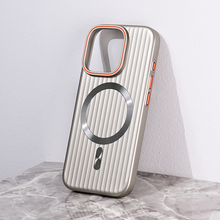 Zastitna futrola Magsafe Stripe - iPhone 16 Pro siva.
