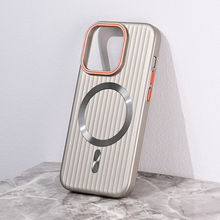 Zastitna futrola Magsafe Stripe - iPhone 13 Pro siva.