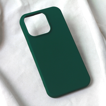 Zastitna futrola Teracell Soft Velvet - iPhone 15 Pro 6.1 tamno zelena.