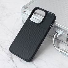 Zastitna futrola Defender Carbon - iPhone 15 Pro 6.1 crna.