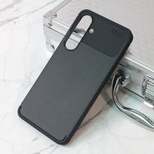 Zastitna futrola Defender Carbon - Samsung S721B Galaxy S24 FE crna.
