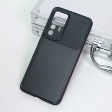 Zastitna futrola Defender Carbon - Xiaomi 12T/12T Pro crna.