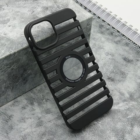 Zastitna futrola LINES LOGO CUT - iPhone 13 (6.1) crna (MS).