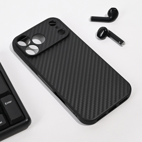 Zastitna futrola Carbon fiber - iPhone 17 Pro Max 6.9 crna.