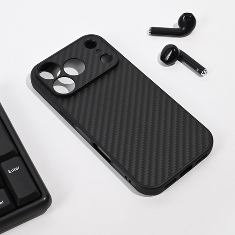 Zastitna futrola Carbon fiber - iPhone 17 Pro crna.