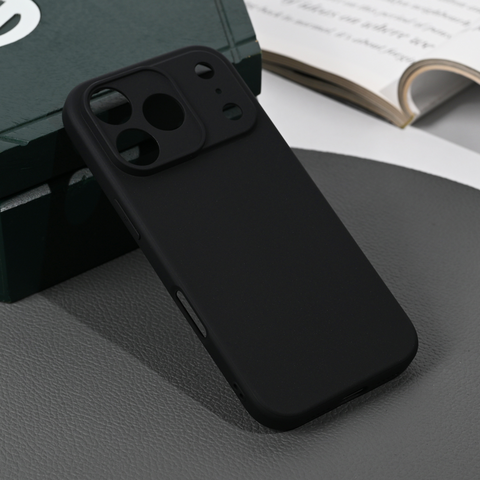 Zastitna silikonska futrola Skin - iPhone 17 Pro mat crna.
