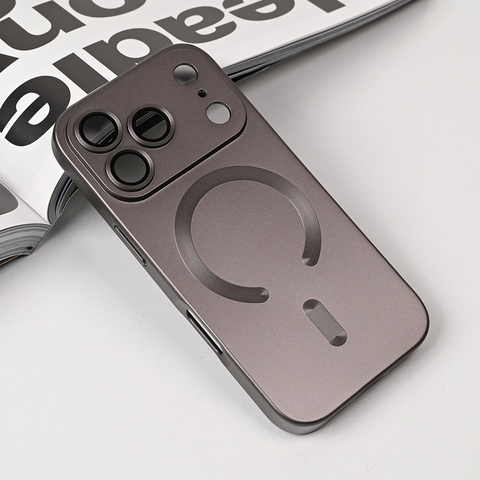 Zastitna futrola Magsafe Chrome - iPhone 17 Pro siva.