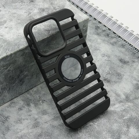 Zastitna futrola LINES LOGO CUT - iPhone 15 Pro (6.1) crna (MS).