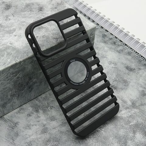 Zastitna futrola LINES LOGO CUT - iPhone 15 Pro Max (6.7) crna (MS).