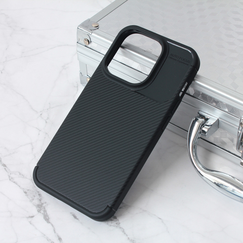 Zastitna futrola Defender Carbon - iPhone 15 Pro 6.1 crna.